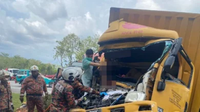Pemandu lori beras maut, tiga cedera dalam kemalangan 3 kenderaan di Tanjung Malim