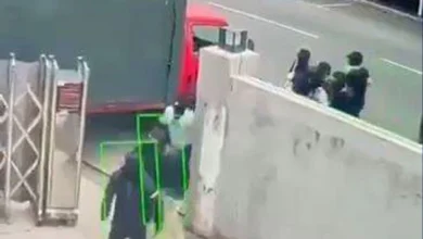 Lebih 50 individu bertopeng, bersenjata serbu pusat hiburan karaoke