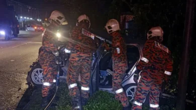 Seorang maut, seorang lagi parah kereta rempuh belakang treler di Inanam