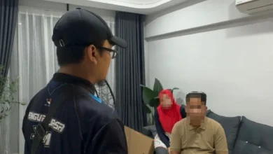 Penjawat awam pangkat pegawai atasan, rakan sekerja dicekup berkhalwat