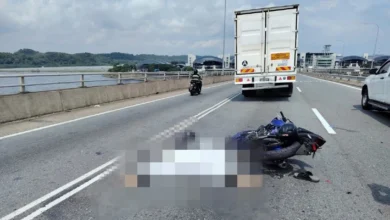 Suami maut, isteri cedera motosikal rempuh belakang lori ketika ke tempat kerja di Singapura