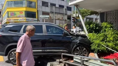 Man crashes car into Ipoh entertainment outlet