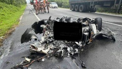2 warga Singapura rentung Ferrari dinaiki terbabas, terbakar
