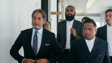 Jamal Yunos issues public apology to Khairy, settling defamation suit