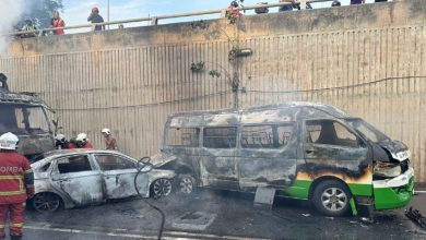 3 kenderaan termasuk sebuah lori terbakar selepas kemalangan