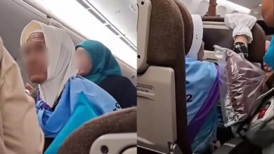 Jemaah haji minta turun pesawat, terlupa bagi makan ayam