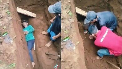 Penggali kubur bergurau jadi jenazah, tertimbus tanah