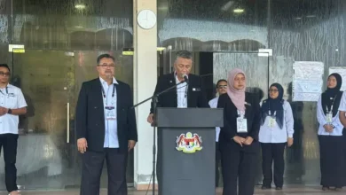 Nomination centres open doors