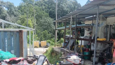Tangki simpanan minyak bocor di bengkel motosikal punca bau abnormal di Sungai Salak