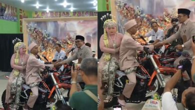 Pengantin akad nikah naik motosikal