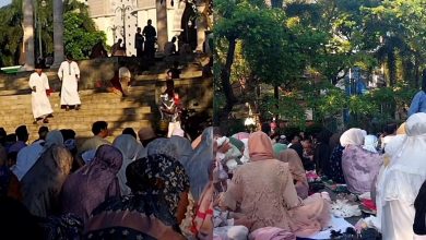 Jemaah lelaki, wanita solat campur saf