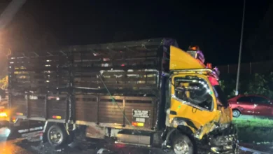 Dua maut kereta dan lori durian bertembung di Jalan Lipis-Benta
