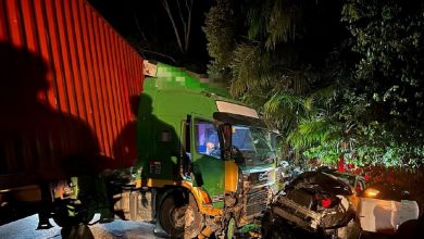2 maut, 3 parah nahas Proton X70 dinaiki 5 sekeluarga dengan treler