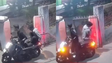 2 remaja curi pintu pagar sekolah