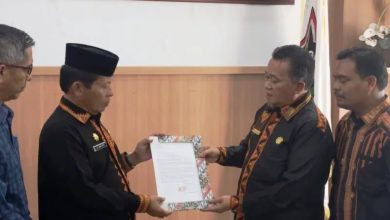 Pegawai kerajaan letak jawatan gara-gara anak tayang kekayaan di media sosial