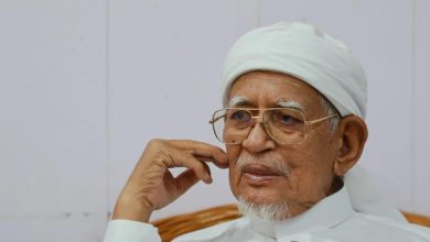 Police seize phone of PAS chief Hadi Awang’s Facebook admin