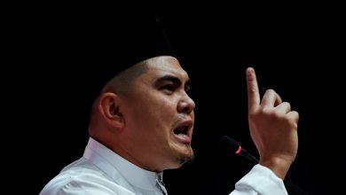 Akmal demands apology from netizen over 'stolen money' allegation