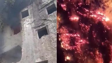 Ratusan keranda di tebing batu terbakar