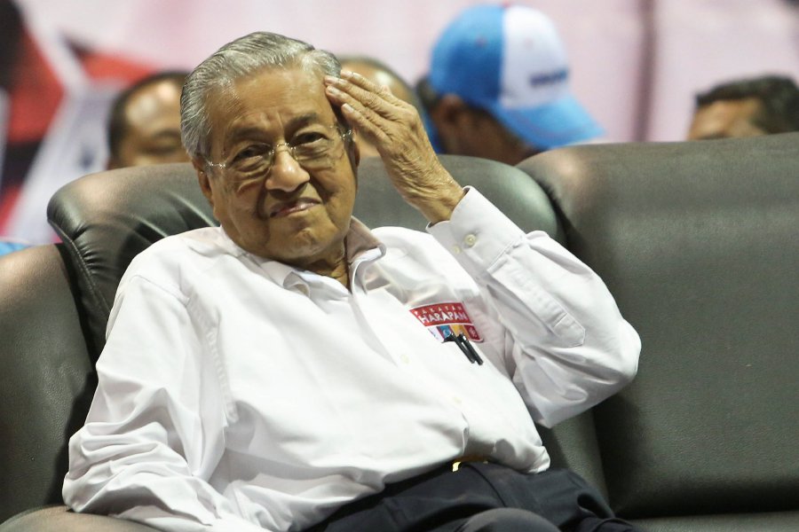 Mahathir suruh suntik dulu rakyat, daftar kemudian
