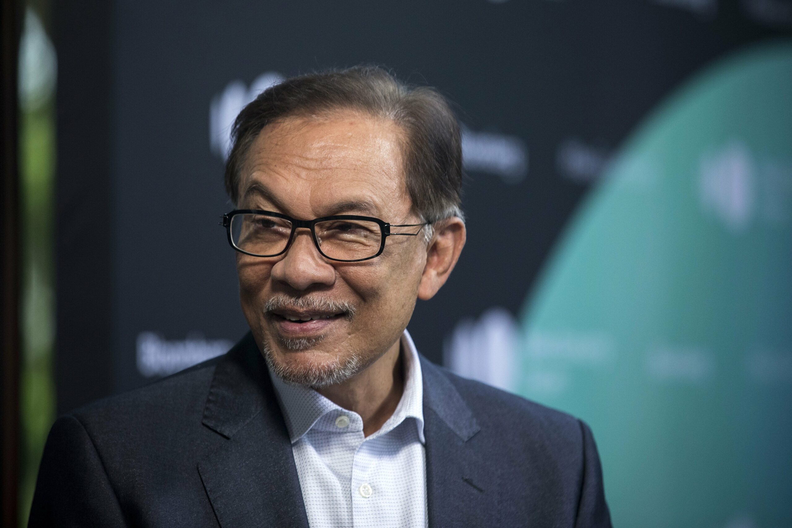 Saya tak buat komplot di belakang - Anwar — MYKMU.NET