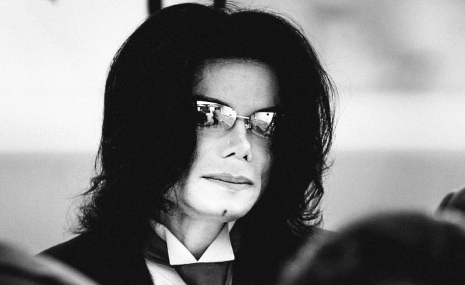Kesan Darah Michael Jackson Dilelong Dengan Harga RM10 