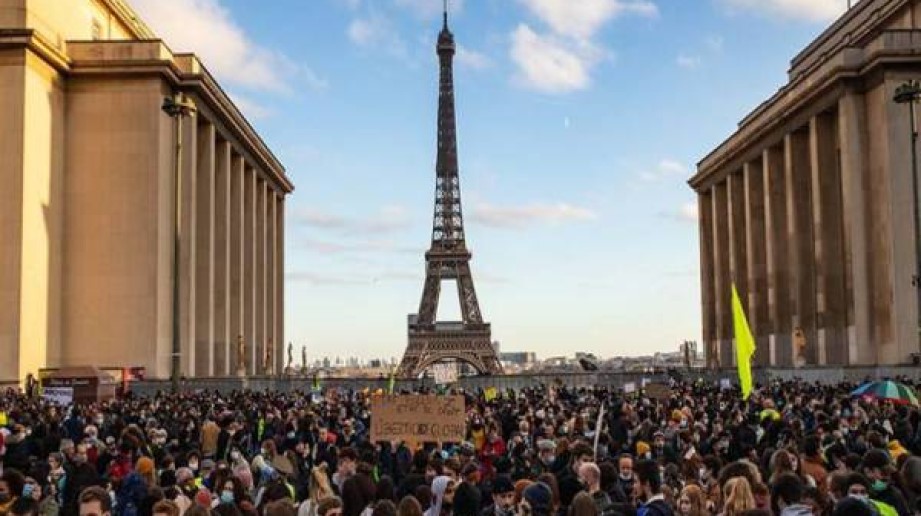  Perancis  larang siar gambar  atau video pegawai polis 