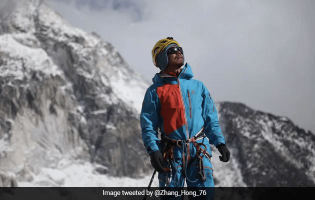 Pendaki Buta China Berjaya Takluki Gunung Everest. [VIDEO]