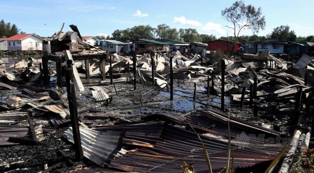 Tujuh rumah kedai musnah terbakar