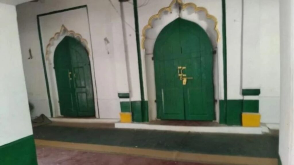 India robohkan masjid berusia 112 tahun