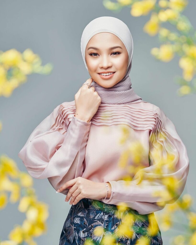  NABILA RAZALI RAKAM VIDEO MASA TERIMA SUNTIKAN - DIKECAM NETIZEN