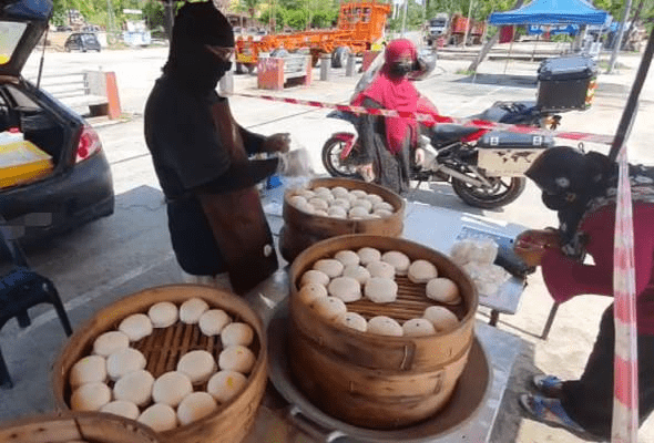 Suami isteri jual pau RM1 bagi teruskan kelangsungan hidup