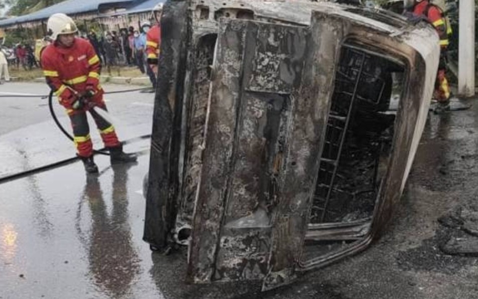 Wanita rentung dalam kemalangan babit 2 kenderaan