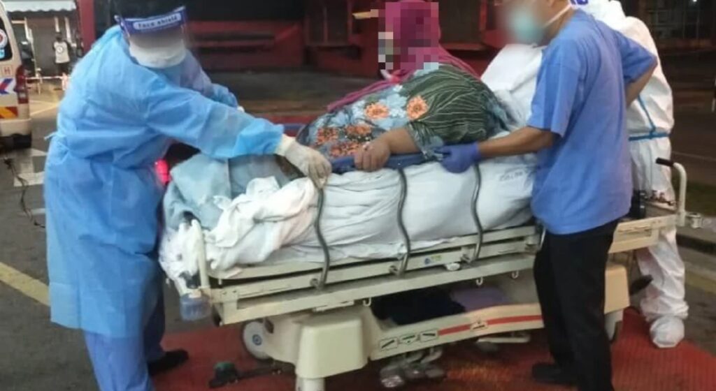 Bomba bantu pindah pesakit wanita 300 kg