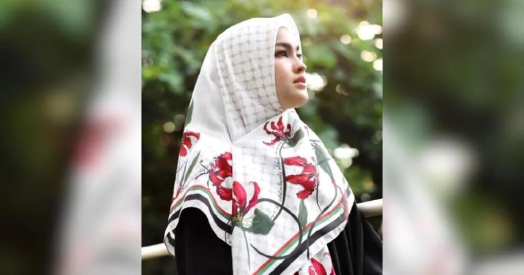 Selebriti jual tudung bantu rakyat Palestin