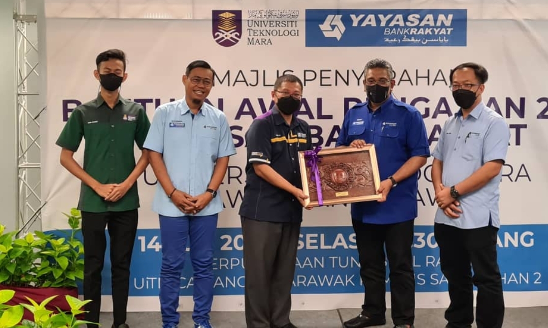 Yayasan Bank Rakyat salur bantuan kepada 160 pelajar  MYKMU.NET