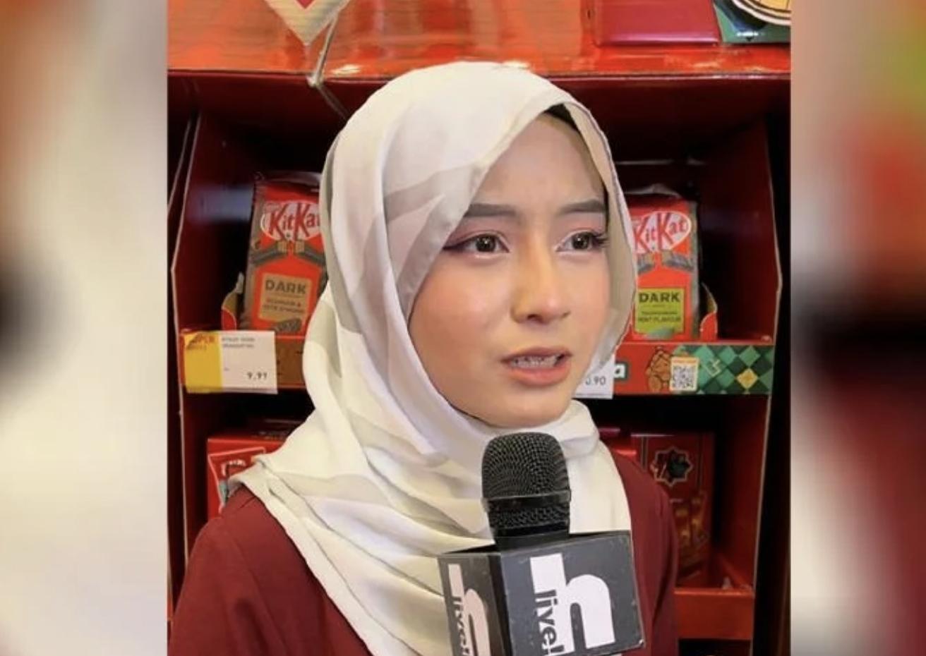 Mia Sara tanggal tudung, berparti?
