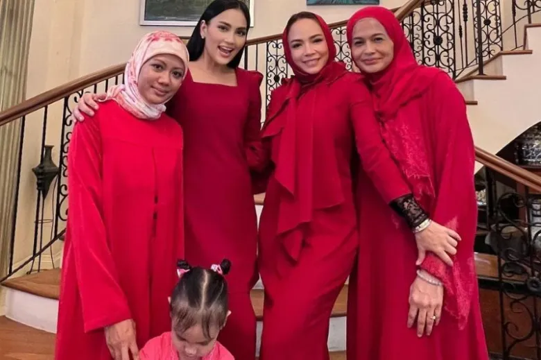 Fasha Sandha dan Nora Danish foto bersama