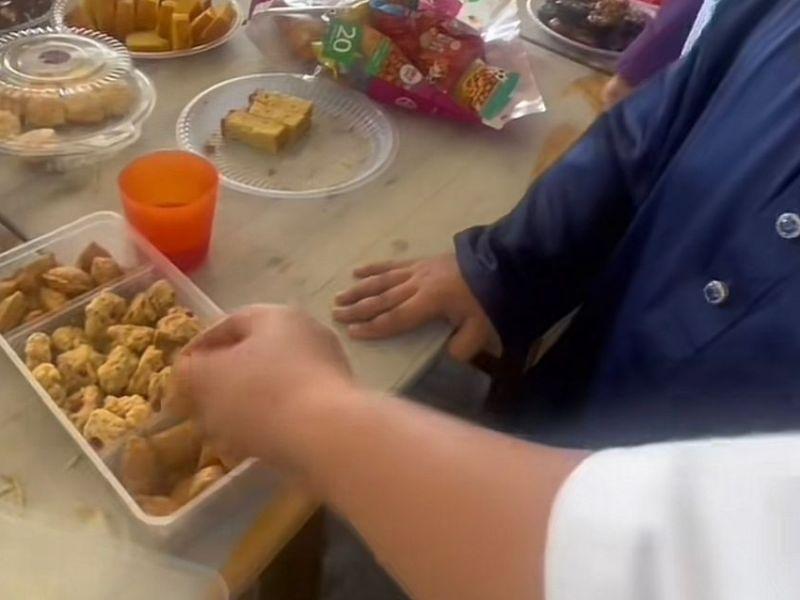 Anak yatim menangis di jamuan raya, kuih dibawa ‘tak laku’