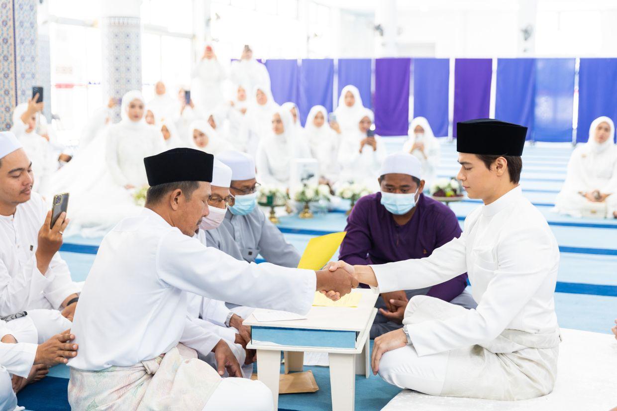 Janna Nick dan Dini Schatzmann nikah di Pulau Langkawi