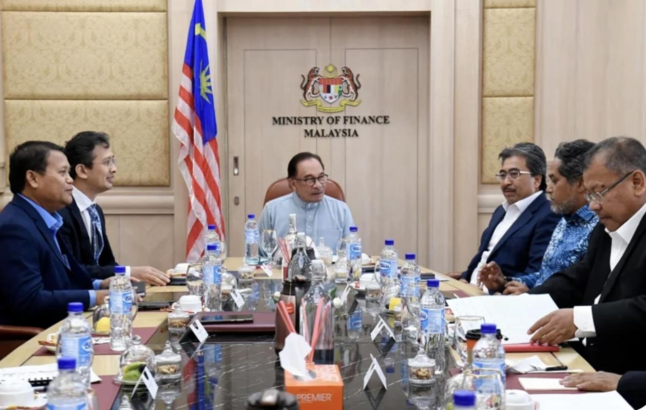 Anwar Bincang Dengan Khairy, Johari Ghani Hala Tuju Ekonomi - MYKMU.NET