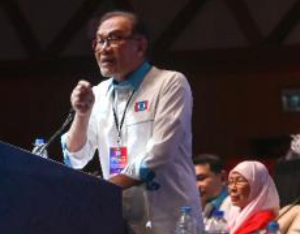 Beri peruntukan terus pada rakyat, bukan melalui MP cerca kerajaan - Anwar