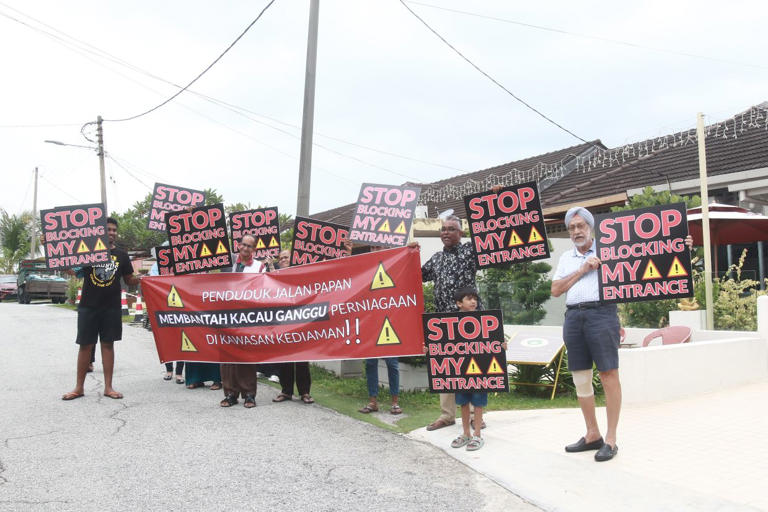 Dispute over cafe licensing continues in Ipoh