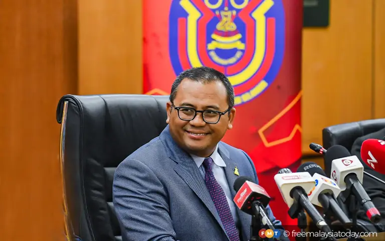 Amirudin hailed as ‘PM material’ for giving funds to Selangor opposition