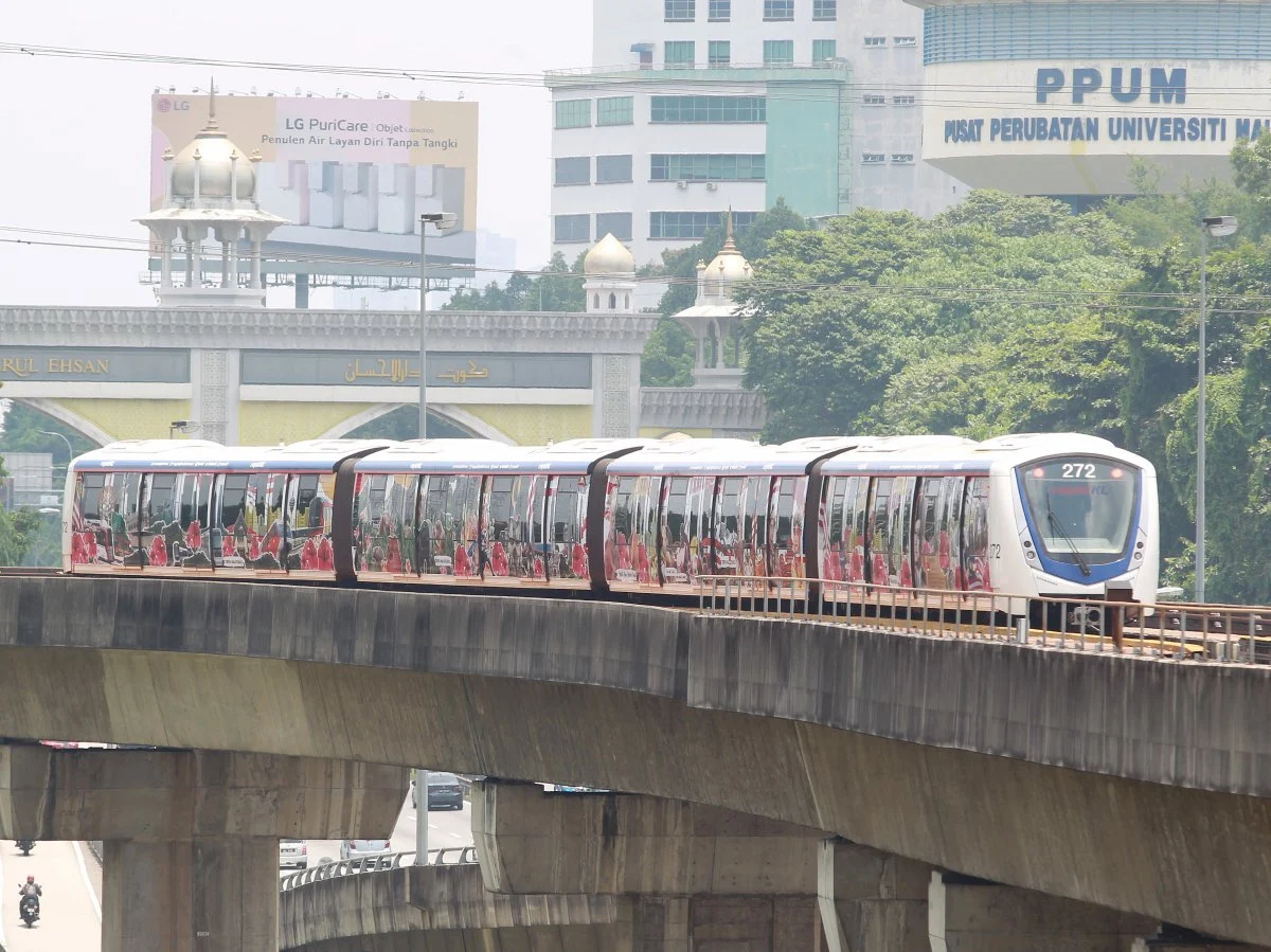 Polis sudah ada video, gambar individu ceroboh landasan LRT