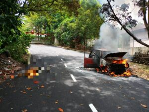 Warga emas rentung Perodua Kancil terbakar