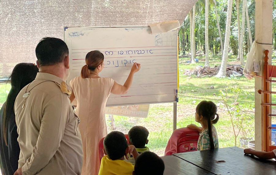 Sekolah haram Myanmar dalam ladang diserbu