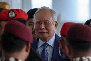 1MDB: Najib diarah bela diri 4 pertuduhan salah guna kedudukan untuk suapan