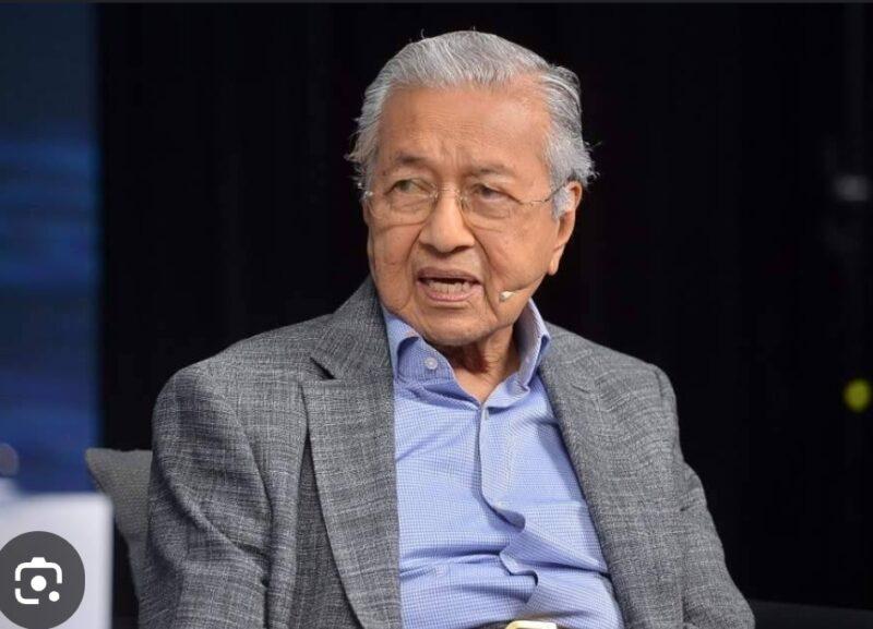 UMNO nak melingkup pun ,itu urusan umno, Mahathir tidak perlu menyibuk