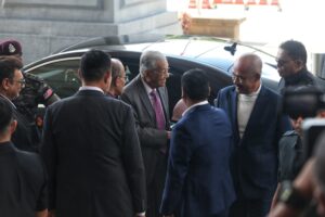 Tun M tiba di Mahkamah KL berhubung isu ‘Kutty’