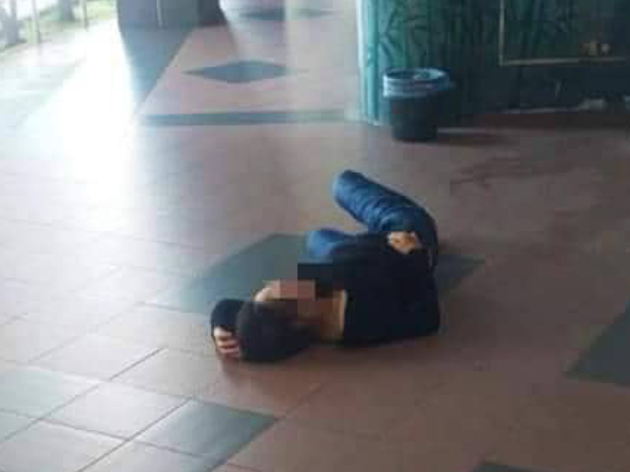 Wanita berlumuran najis disyaki dibuang rakan